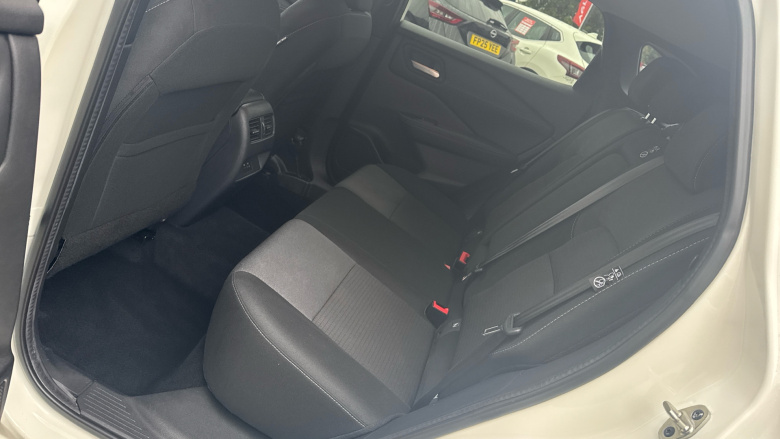 Nissan Qashqai 1.3 DiG-T MH N-Connecta 5dr Petrol Hatchback